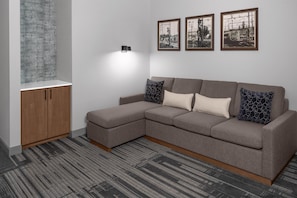 TV, pay movies - DoubleTree by Hilton Midland West Loop I-250 (Midland)