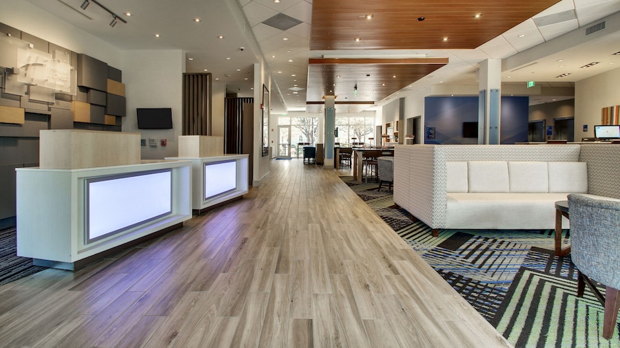 Holiday Inn Express & Suites Charleston NE Mt Pleasant US17 by IHG