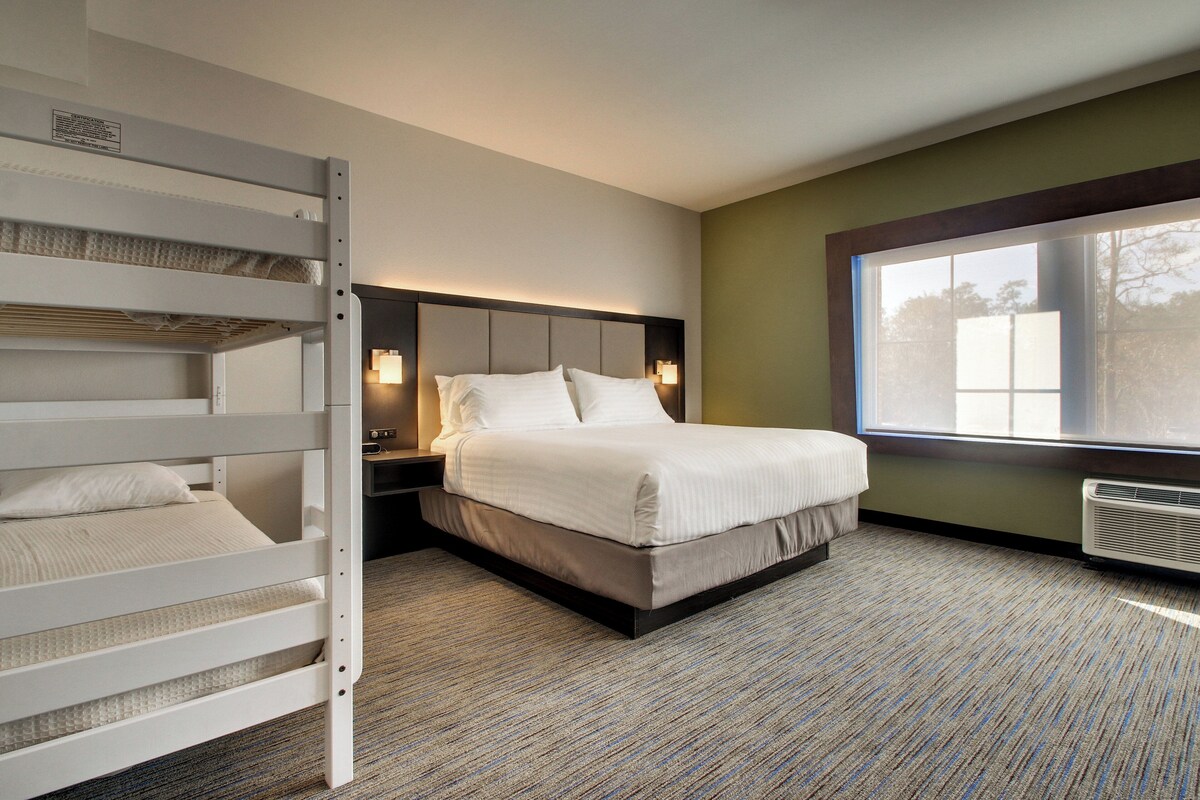 Suite, Multiple Beds (Additional Living Area) | In-room safe, desk, laptop workspace, iron/ironing board
