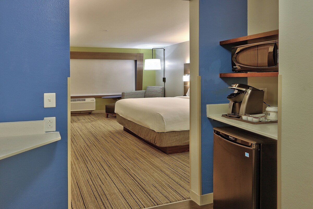 Pillow-top beds, in-room safe, desk, blackout curtains