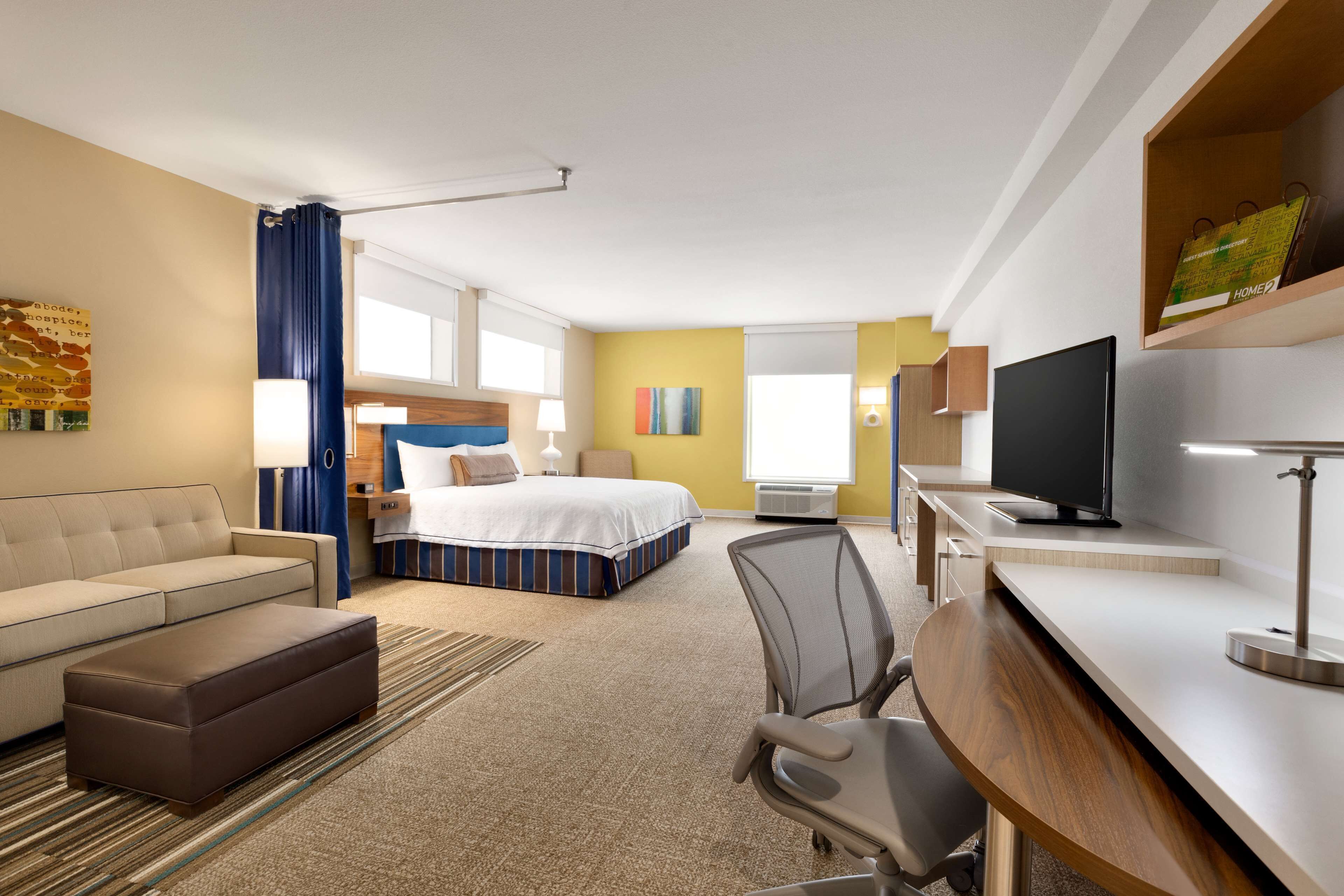 Studio, 1 King Bed, Accessible, Non Smoking (Roll-in Shower)