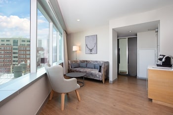 Standard Room, 1 King Bed, City View | Premium bedding, pillowtop beds, desk, laptop workspace at Hotel Indigo Denver Downtown - Union Station by IHG