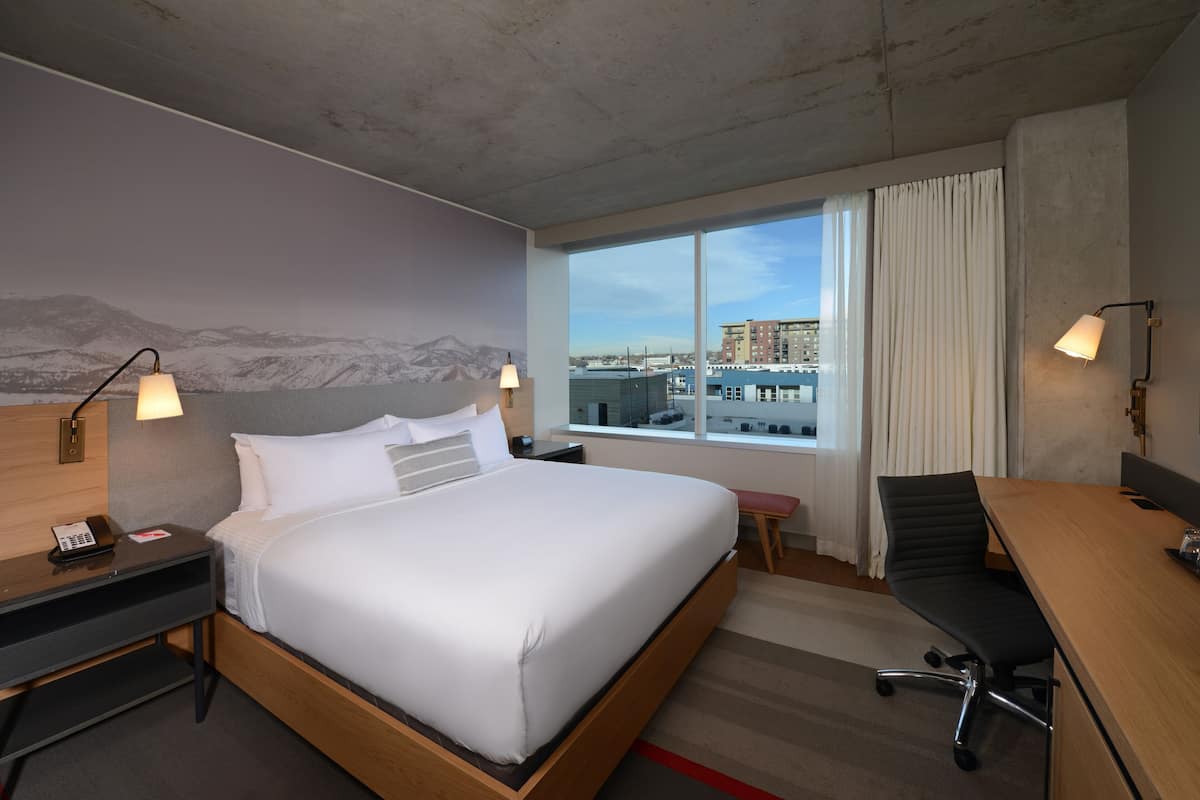 Hochwertige Bettwaren, Pillowtop-Betten, Schreibtisch
