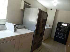 Laundry room - Paris Extended Stay Suites (Paris)