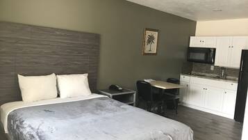 Bureau, fer et planche Ă repasser, Wi-Fi gratuit, draps fournis