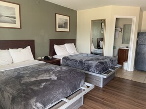 Standard Studio, 2 Double Beds, Non Smoking, Kitchenette | Desk, iron/ironing board, free WiFi, bed sheets - Paris Extended Stay Suites (Paris)