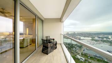 Bay View Residences with 1 bedroom | Vista desde la habitación