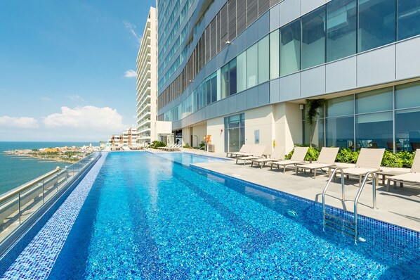 4 outdoor pools, open 8:00 AM to 8:00 PM, sun loungers