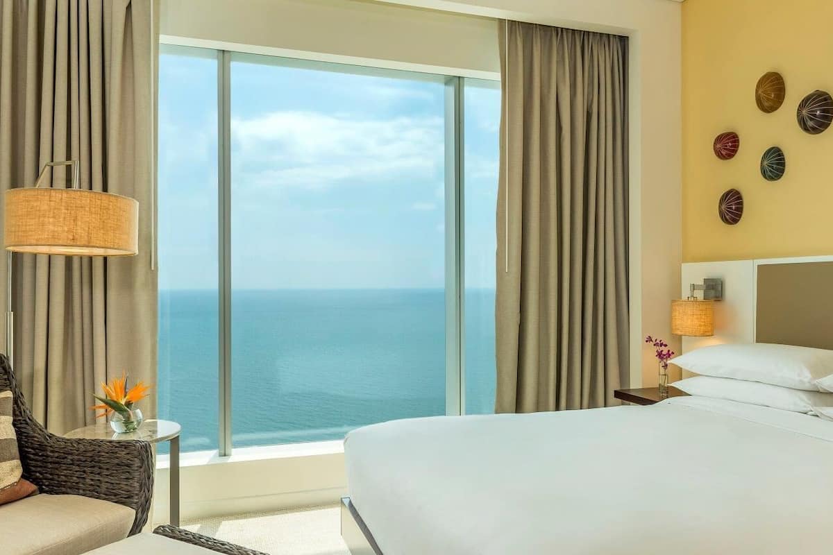 Room, 1 King Bed, Ocean View | Egyptian cotton sheets, hypo-allergenic bedding available
