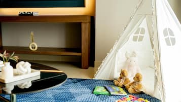 1 bedroom, Egyptian cotton sheets, hypo-allergenic bedding, down duvets