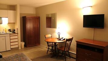 1 bedroom, desk, iron/ironing board, free WiFi