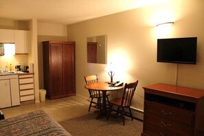 1 bedroom, desk, iron/ironing board, free WiFi - Tel Star Motel (Brooks)