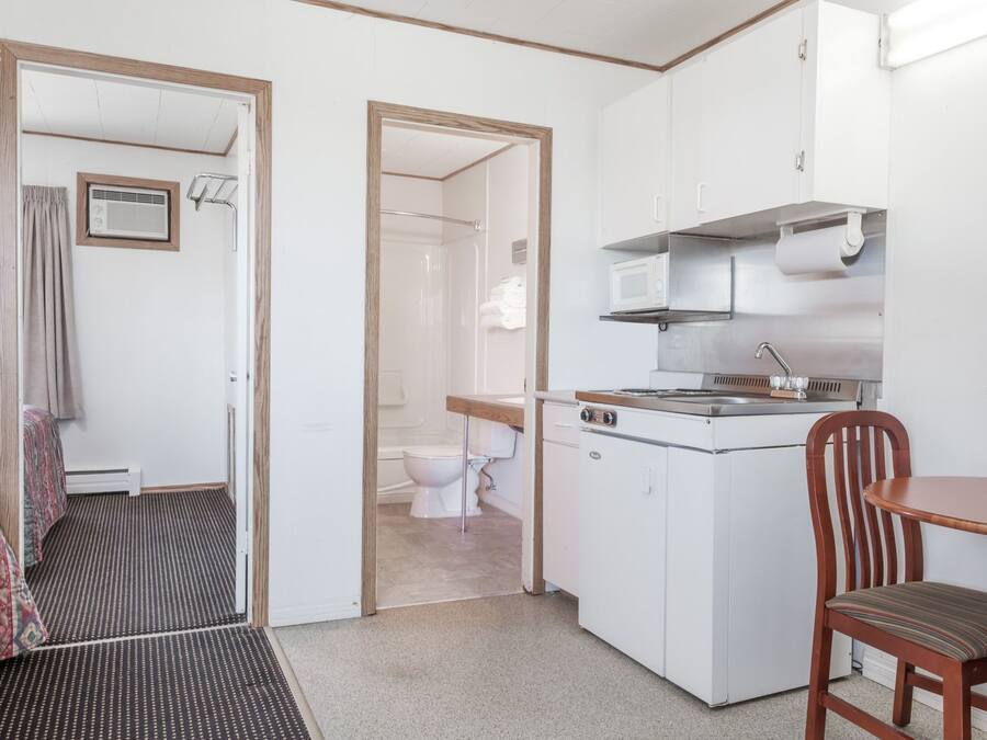 Værelse til 3 personer - ikke-ryger - tekøkken | 1 soveværelse, skrivebord, strygejern/strygebræt, gratis Wi-Fi