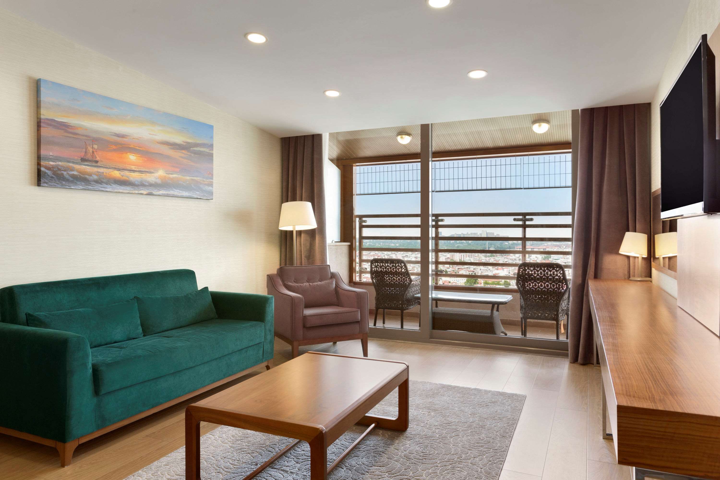 suite, 1 double bed | city view