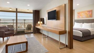 Suite, 1 Double Bed | Free minibar, in-room safe, desk, soundproofing