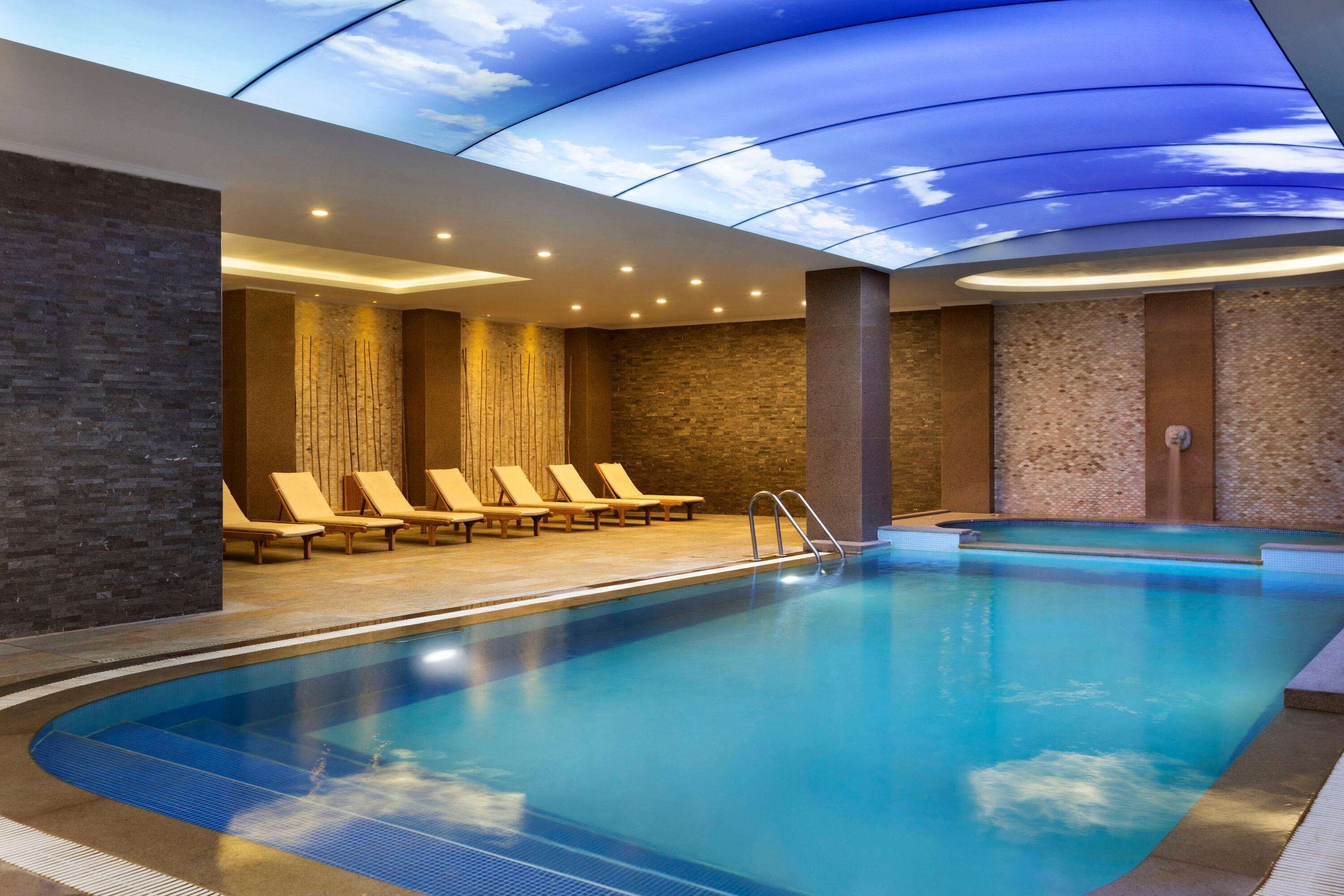 Indoor pool, pool loungers