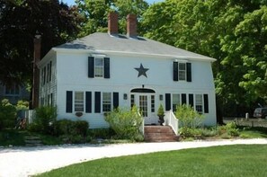 Exterior - The 1720 House (Vineyard Haven)