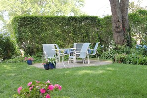 Children’s area - The 1720 House (Vineyard Haven)