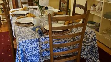 Dagelijks continentaal ontbijt inbegrepen