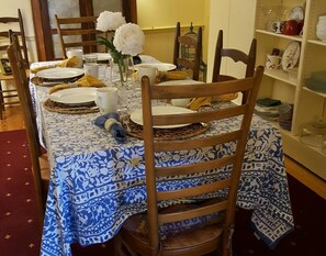 Free daily continental breakfast  - The 1720 House (Vineyard Haven)