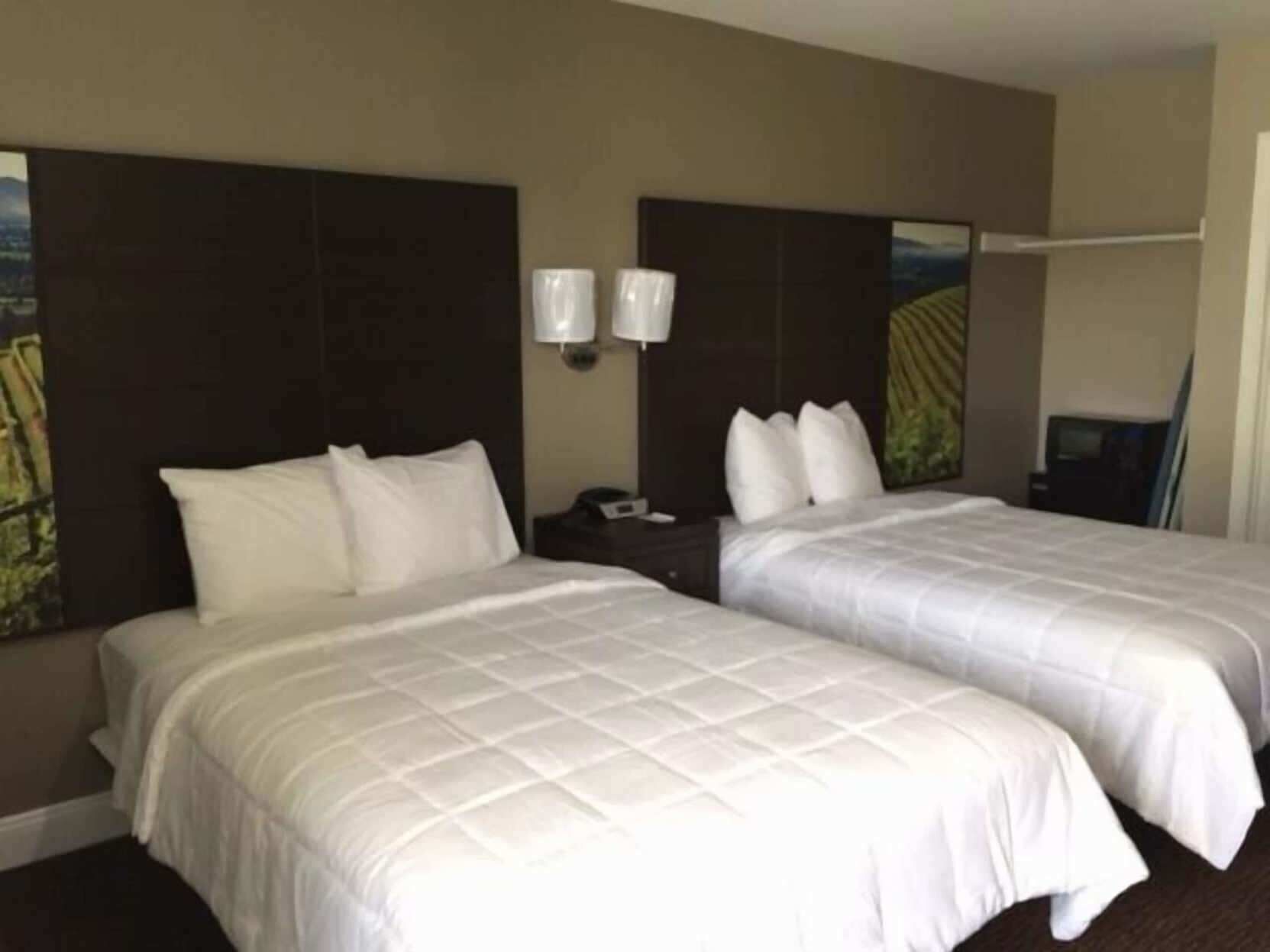 Skrivebord, mørklægningsgardiner, strygejern/strygebræt, gratis Wi-Fi