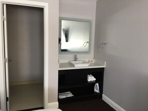 Dusche, Hydromassagedusche, kostenlose Toilettenartikel, Haartrockner