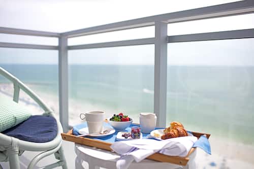 Daily buffet breakfast for a fee
