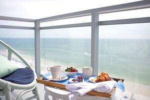 Daily buffet breakfast (USD 25 per person)