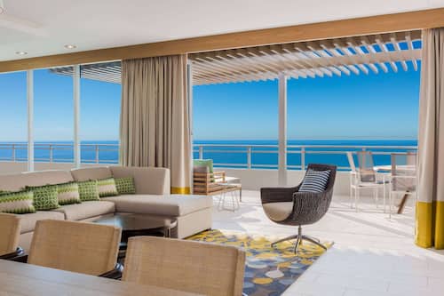 Presidential Suite, Multiple Beds, Non Smoking | Living area