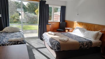 Studio Unit | Iron/ironing board, free WiFi, bed sheets