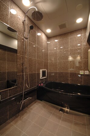 Standard Double Room | Bathroom | Separate tub and shower, jetted tub, rainfall showerhead