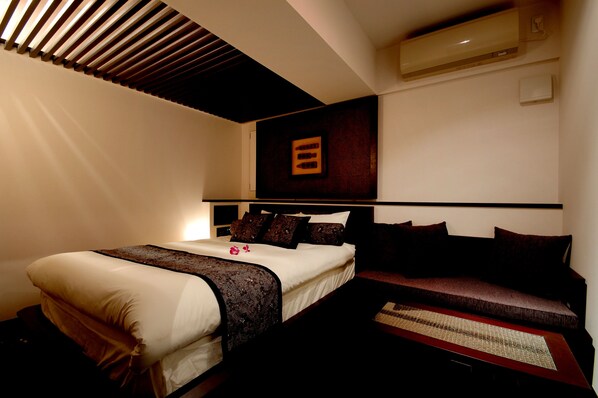 Economy Double Room | Soundproofing, free WiFi, bed sheets