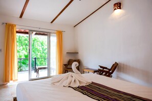 Deluxe Room, 1 Queen Bed | Desk, free WiFi, bed sheets - El Pacifico Hotel (San Juan del Sur)
