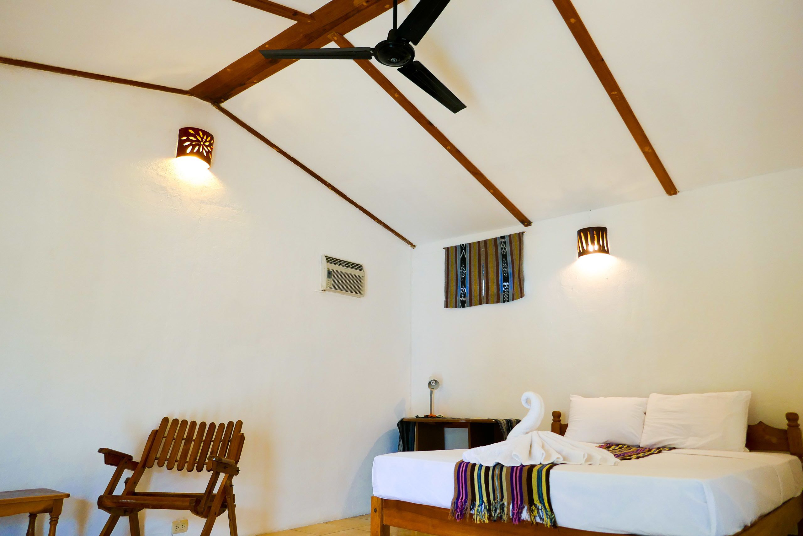 Deluxe Room, 1 Queen Bed | Desk, free WiFi, bed sheets