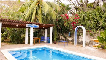 Kolam renang outdoor