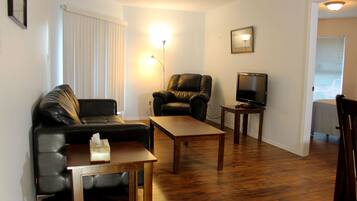 Standard-Apartment, 3 Schlafzimmer | Wohnzimmer | Flachbildfernseher