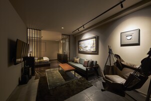 Habitación, no fumadores (Suite, Sofa and Bed) | Caja fuerte, decoración individual, mobiliario individual