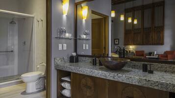 Master Suite | Egyptian cotton sheets, premium bedding, down comforters