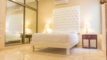 Condo, 3 Bedrooms, Canal View | 3 bilik tidur, cadar katil
