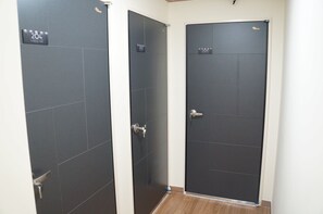 Shared Dormitory (Female) | Skrivbord, ljudisolering och gratis wi-fi