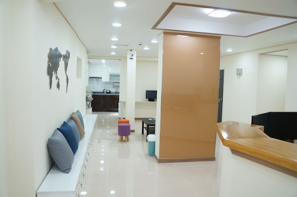 Interior - Namsan Gil House (Seoul)