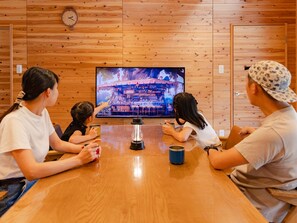 Hytte - ikke-ryger (Glamp) | Opholdsområde | Fladskærms-tv