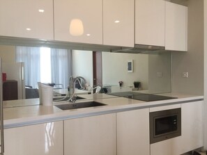 Leilighet – superior, 3 soverom (Deluxe) | Eget kjøkken | Kjøleskap, mikrobølgeovn, ovn og kokeplater