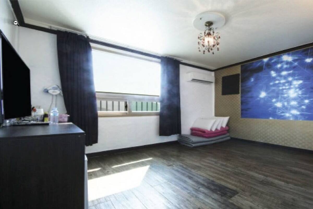 Ondol Room, Sea View (YouTube & Netflix available using personal account) | WiFi (無料)、ベッドシーツ