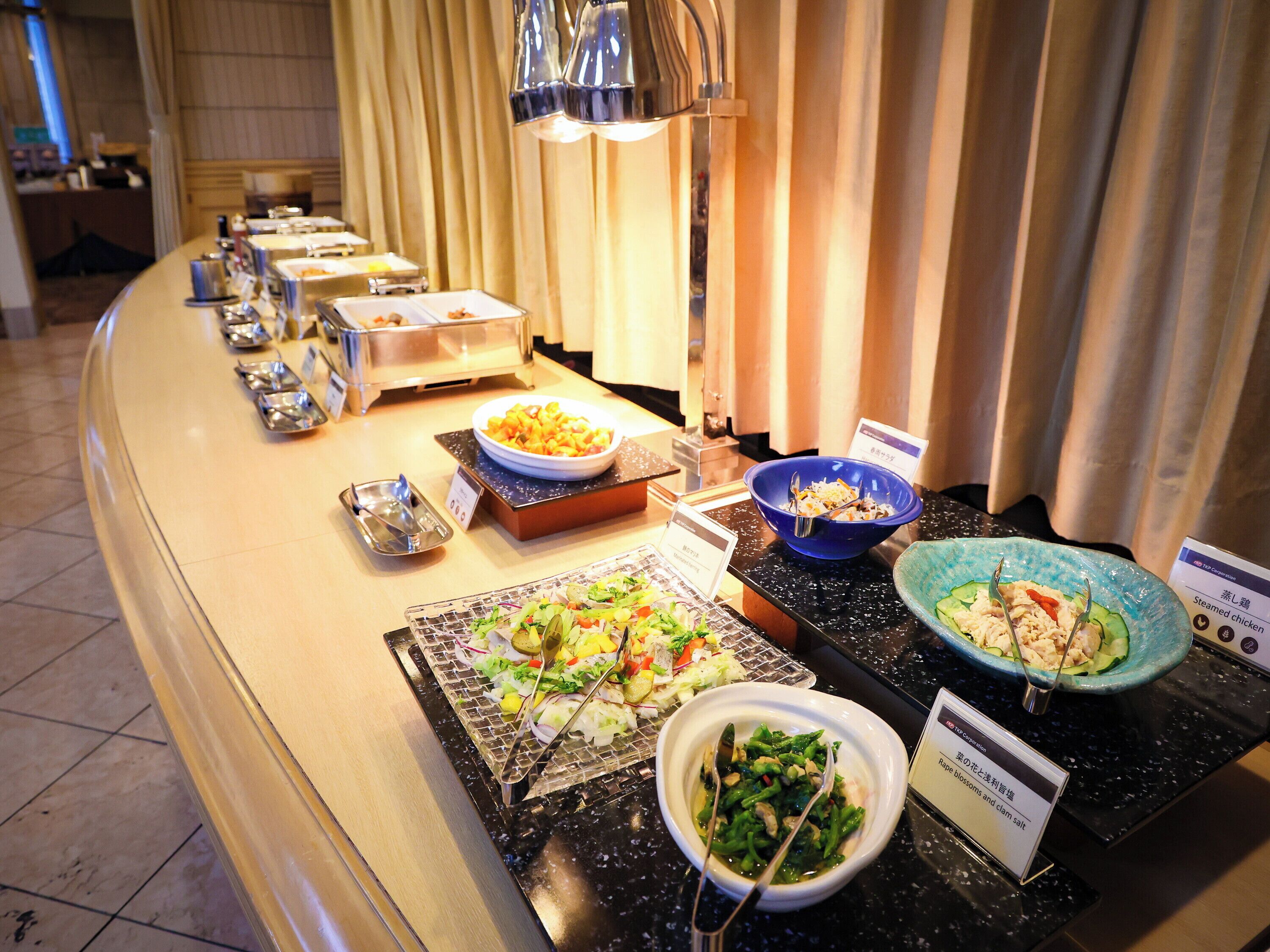 daily buffet breakfast (jpy 1800 per person)