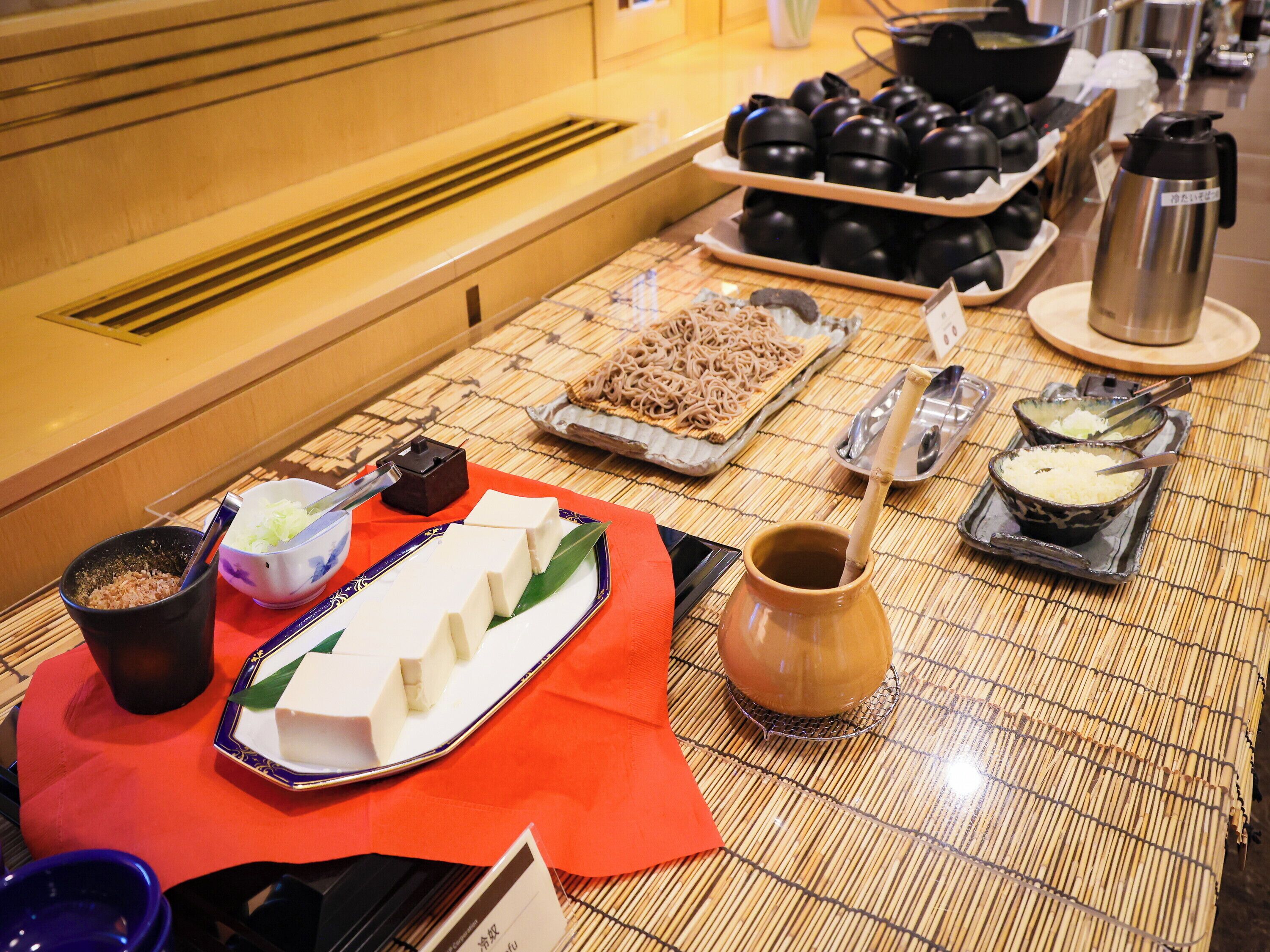 Daily buffet breakfast (JPY 1800 per person)