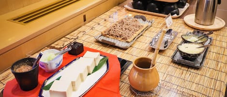 Morgenmadsbuffet hver dag (1800 JPY pr. person)