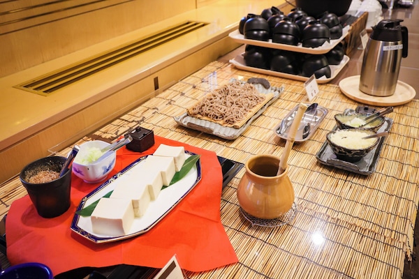 Morgenmadsbuffet hver dag (1800 JPY pr. person)