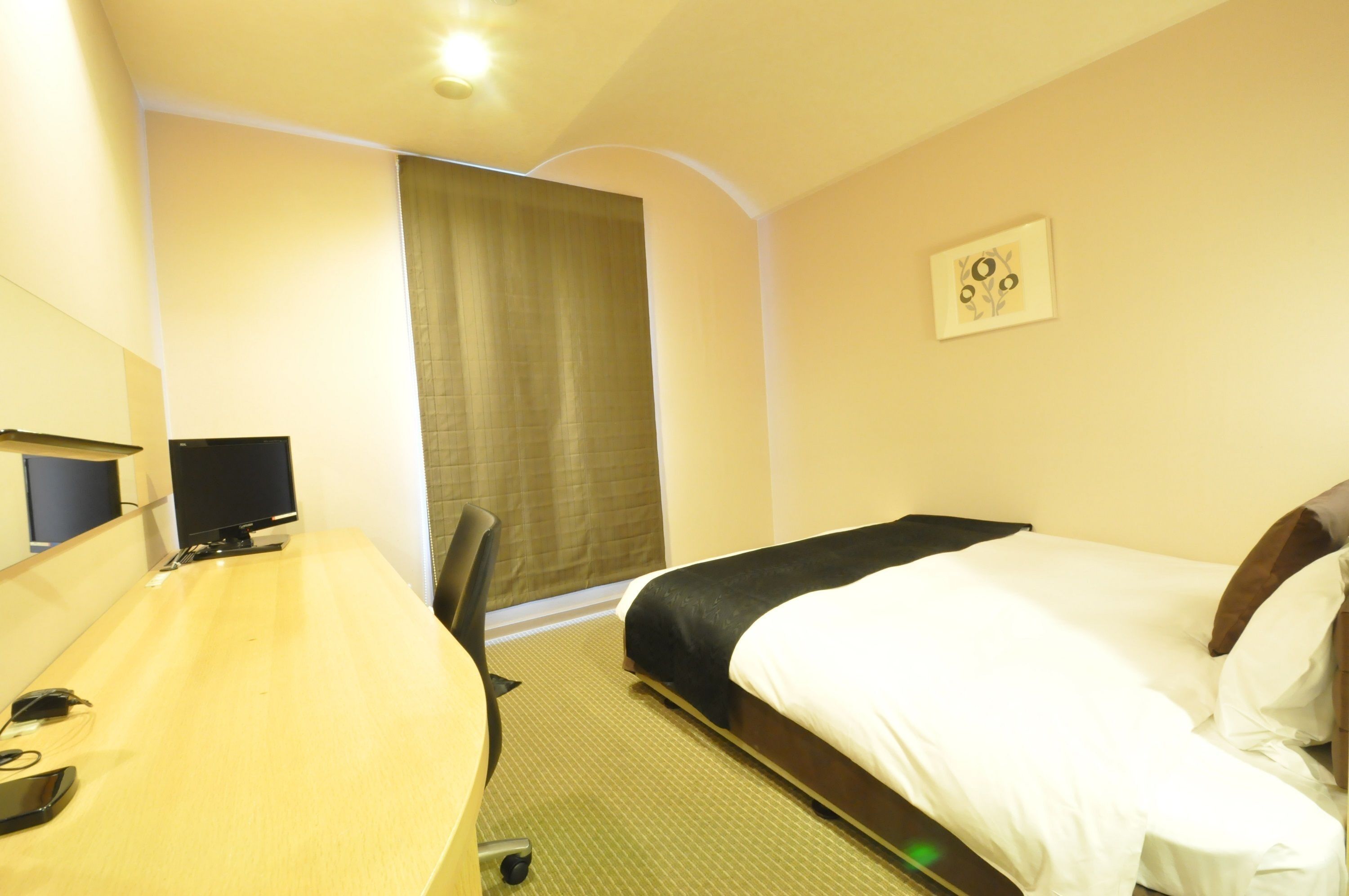 Desk, laptop workspace, blackout drapes, free WiFi