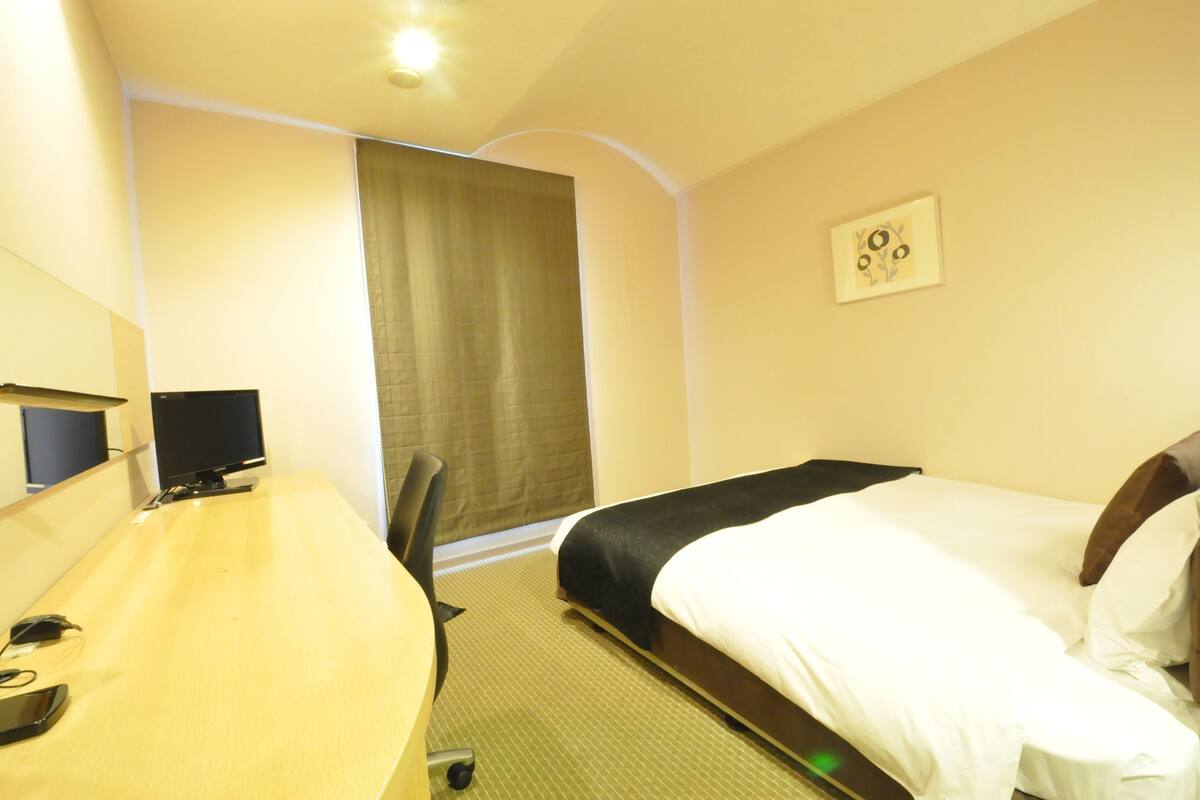 Desk, laptop workspace, blackout drapes, free WiFi